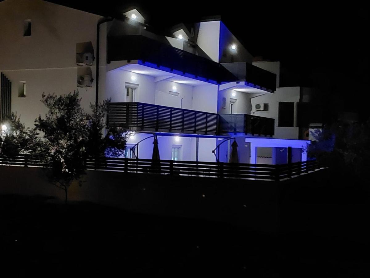 וודיצה Apartmani Tropical מראה חיצוני תמונה