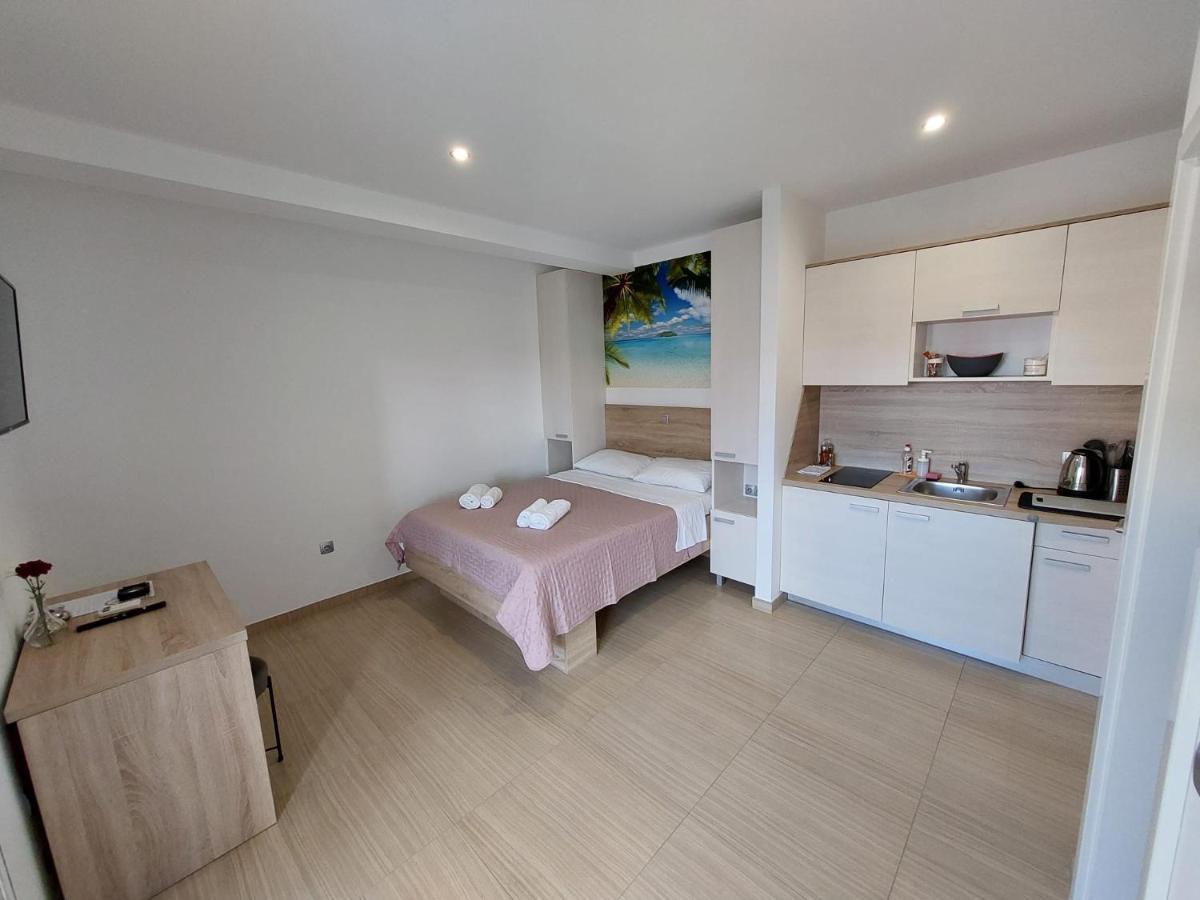 וודיצה Apartmani Tropical מראה חיצוני תמונה