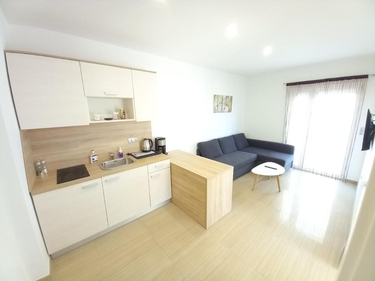 וודיצה Apartmani Tropical מראה חיצוני תמונה